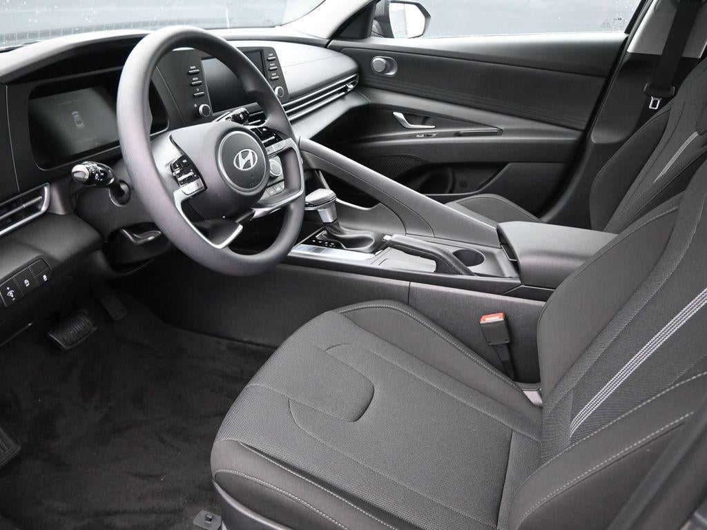 2025 Hyundai ELANTRA SE Active SRC