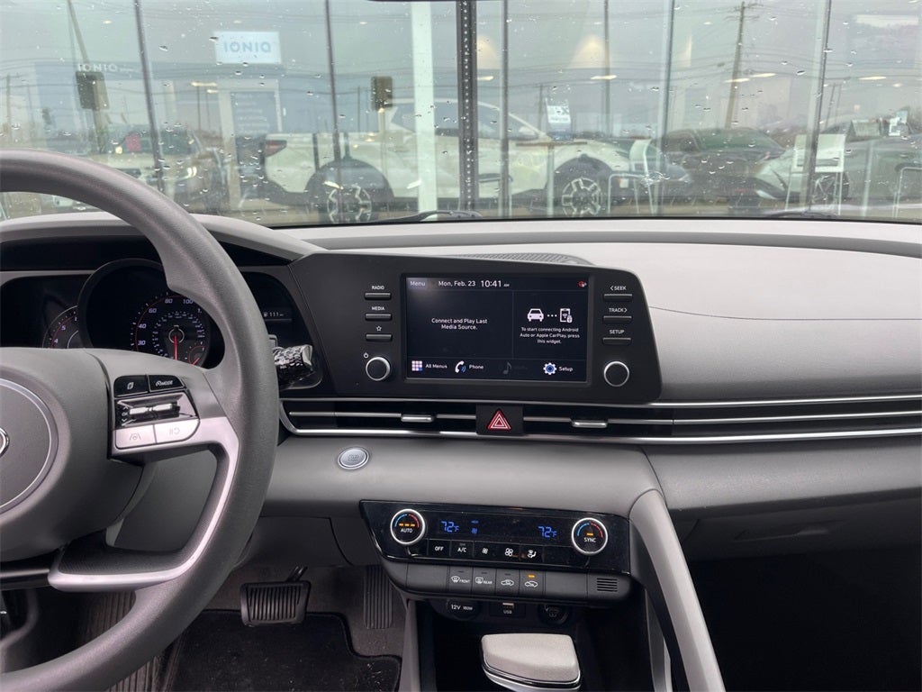 2022 Hyundai ELANTRA SEL