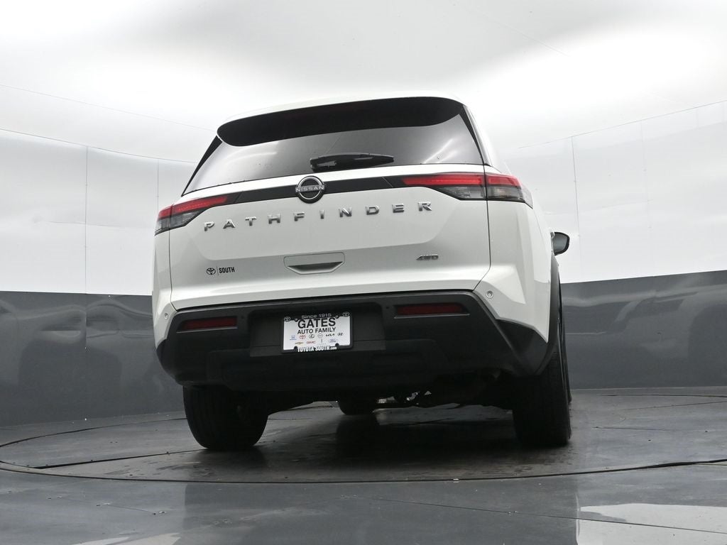 2025 Nissan Pathfinder SV