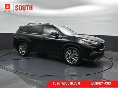 2023 Toyota Highlander Hybrid Platinum