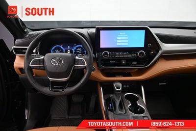 2023 Toyota Highlander Hybrid Platinum