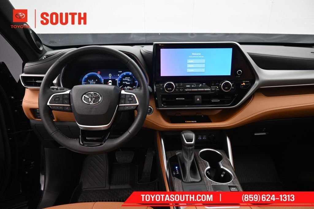 2023 Toyota Highlander Hybrid Platinum