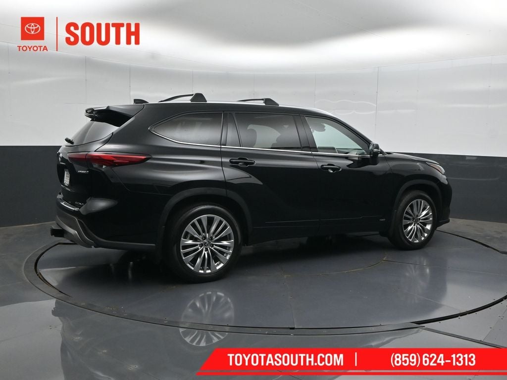 2023 Toyota Highlander Hybrid Platinum