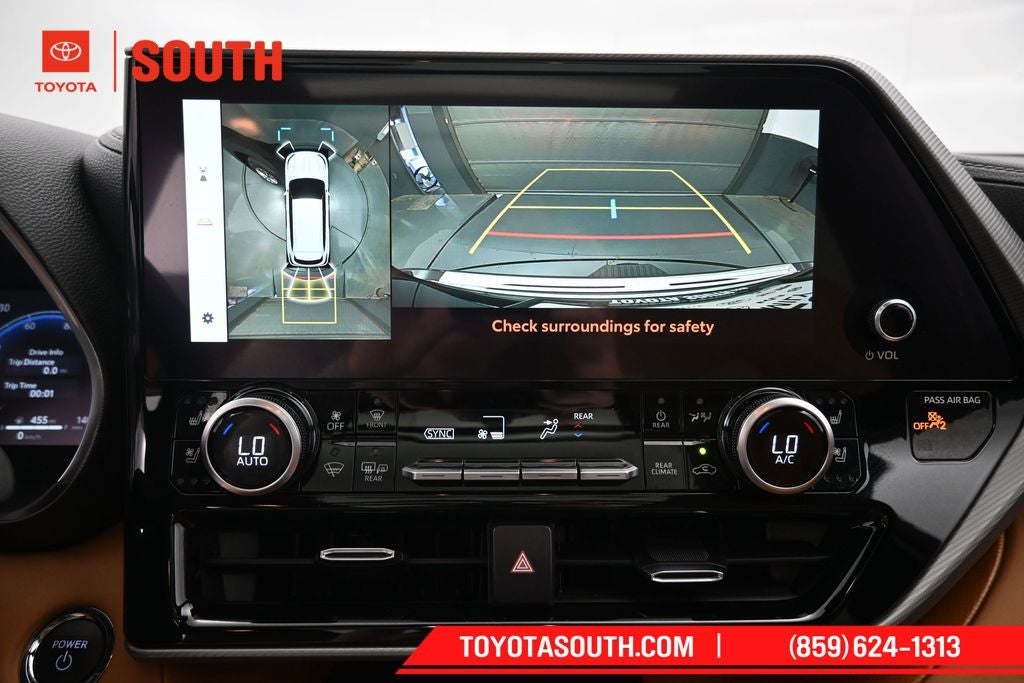 2023 Toyota Highlander Hybrid Platinum