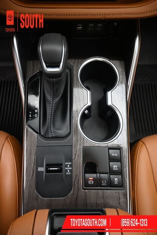 2023 Toyota Highlander Hybrid Platinum