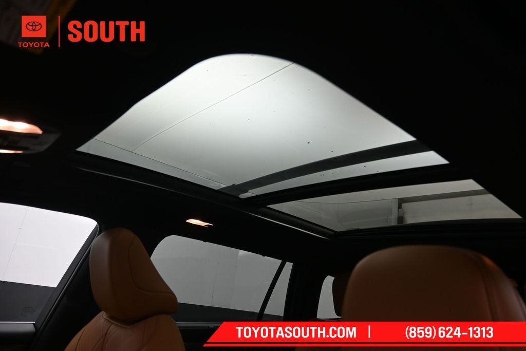 2023 Toyota Highlander Hybrid Platinum