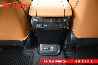2023 Toyota Highlander Hybrid Platinum