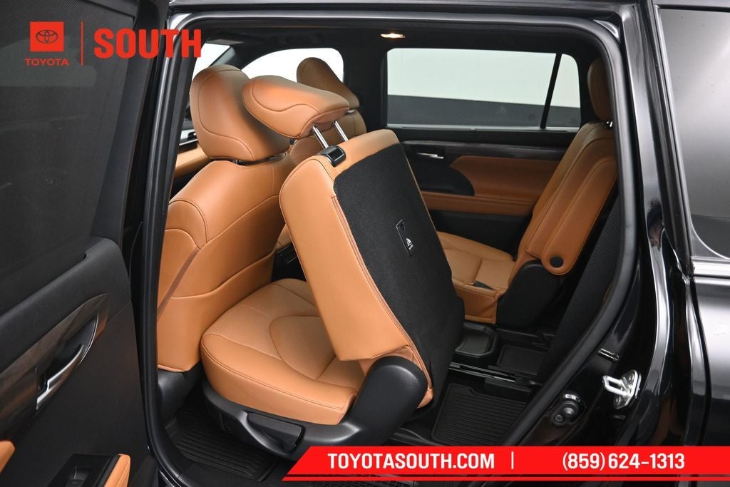 2023 Toyota Highlander Hybrid Platinum