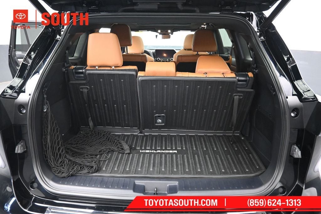 2023 Toyota Highlander Hybrid Platinum