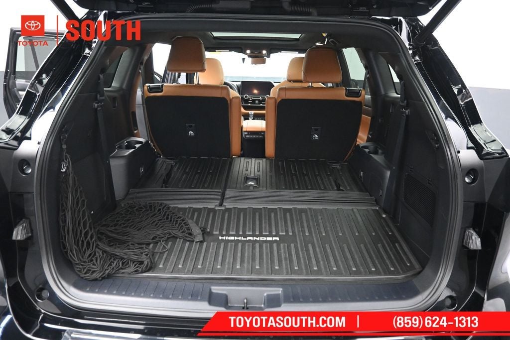 2023 Toyota Highlander Hybrid Platinum
