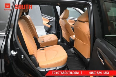 2023 Toyota Highlander Hybrid Platinum
