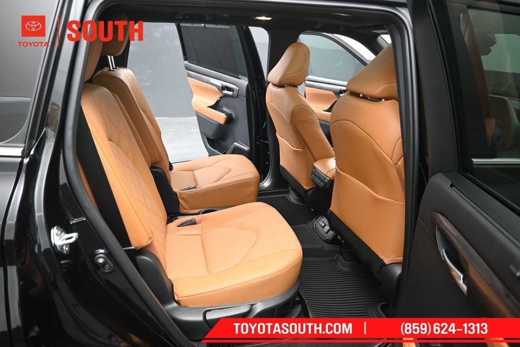 2023 Toyota Highlander Hybrid Platinum