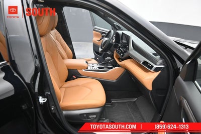 2023 Toyota Highlander Hybrid Platinum