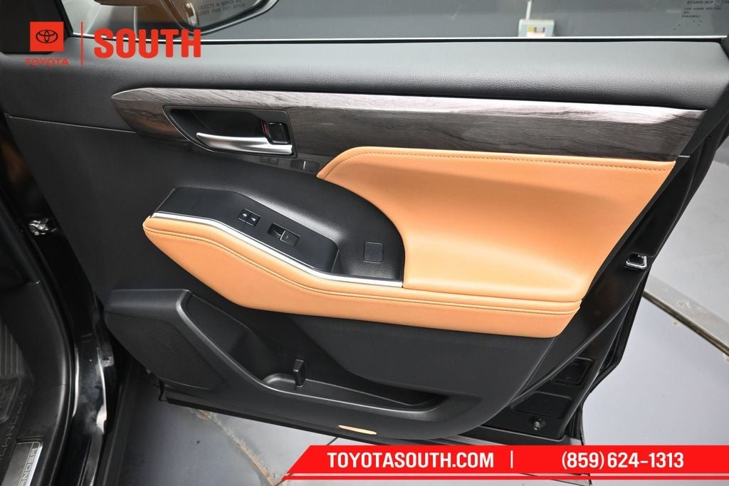 2023 Toyota Highlander Hybrid Platinum