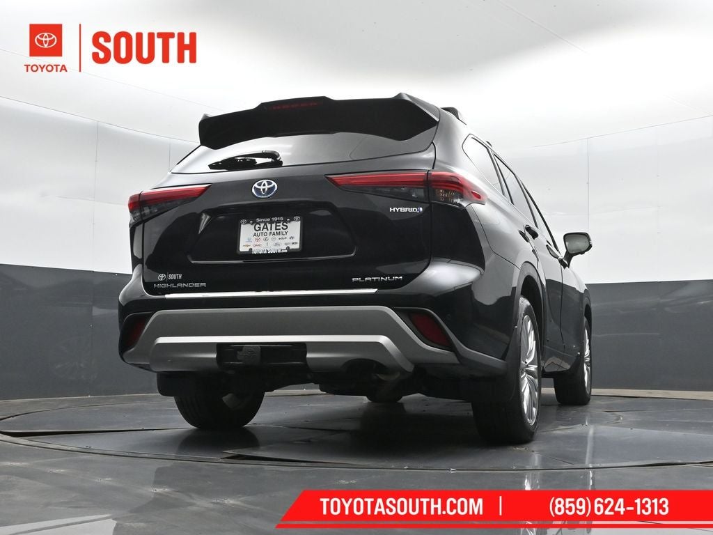 2023 Toyota Highlander Hybrid Platinum