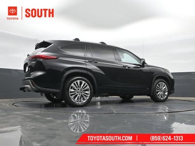 2023 Toyota Highlander Hybrid Platinum