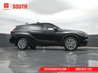 2023 Toyota Highlander Hybrid Platinum