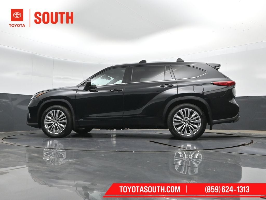 2023 Toyota Highlander Hybrid Platinum