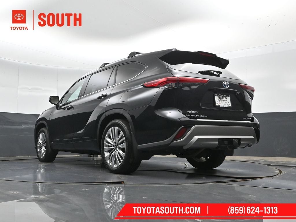 2023 Toyota Highlander Hybrid Platinum