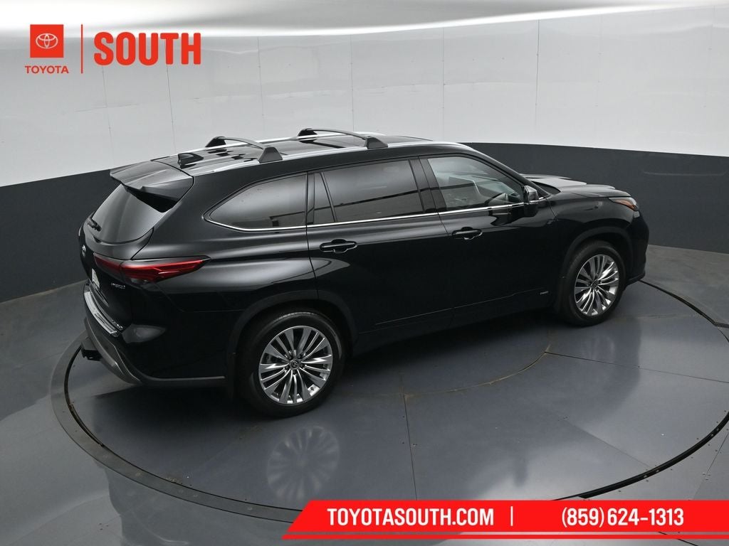 2023 Toyota Highlander Hybrid Platinum