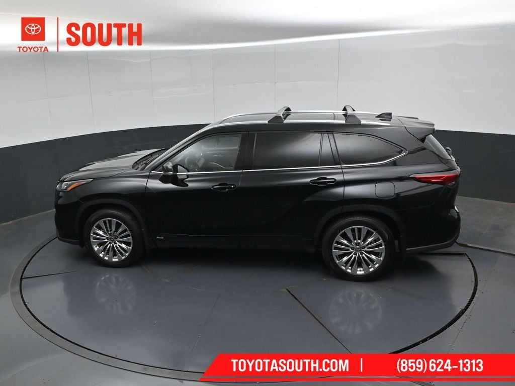 2023 Toyota Highlander Hybrid Platinum