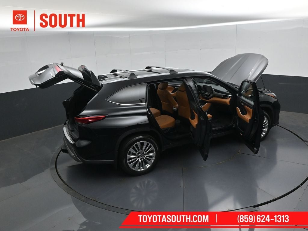 2023 Toyota Highlander Hybrid Platinum