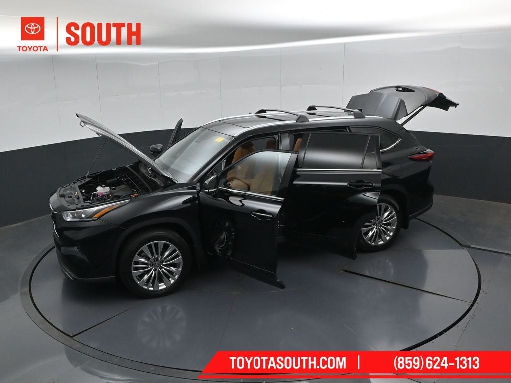 2023 Toyota Highlander Hybrid Platinum