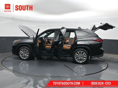 2023 Toyota Highlander Hybrid Platinum