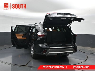 2023 Toyota Highlander Hybrid Platinum