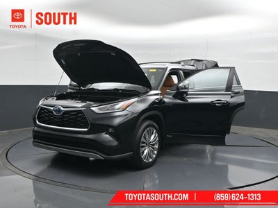 2023 Toyota Highlander Hybrid Platinum