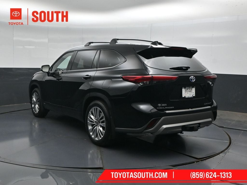 2023 Toyota Highlander Hybrid Platinum