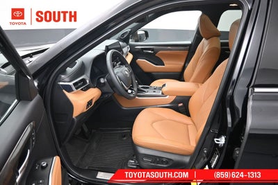 2023 Toyota Highlander Hybrid Platinum