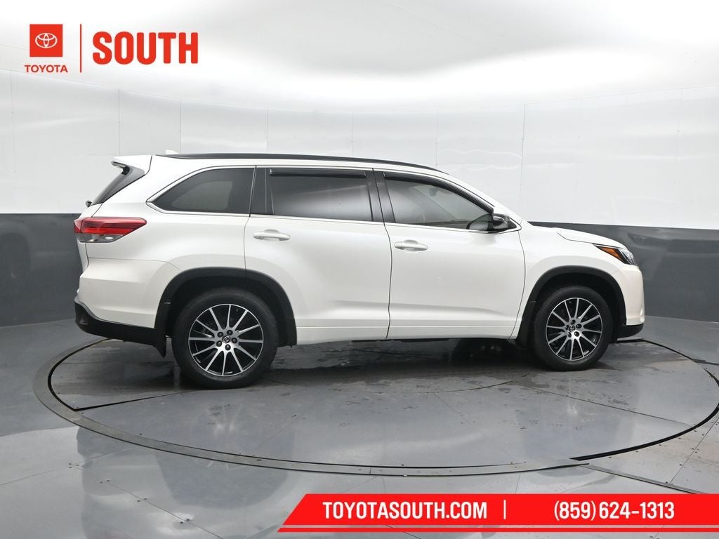 2017 Toyota Highlander SE