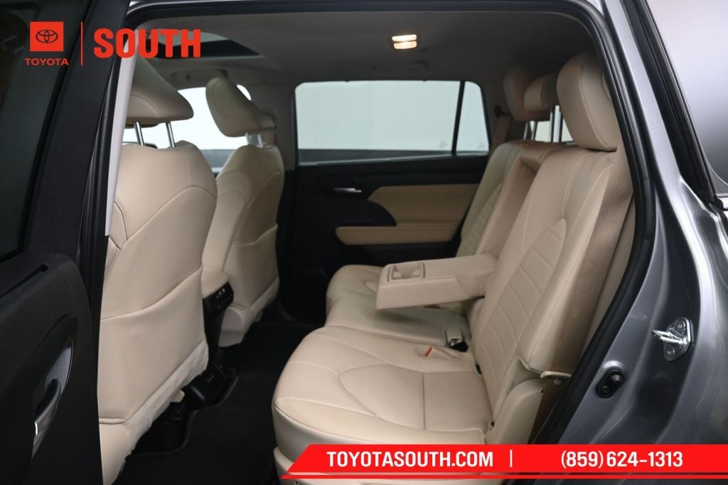 2025 Toyota Highlander Hybrid XLE