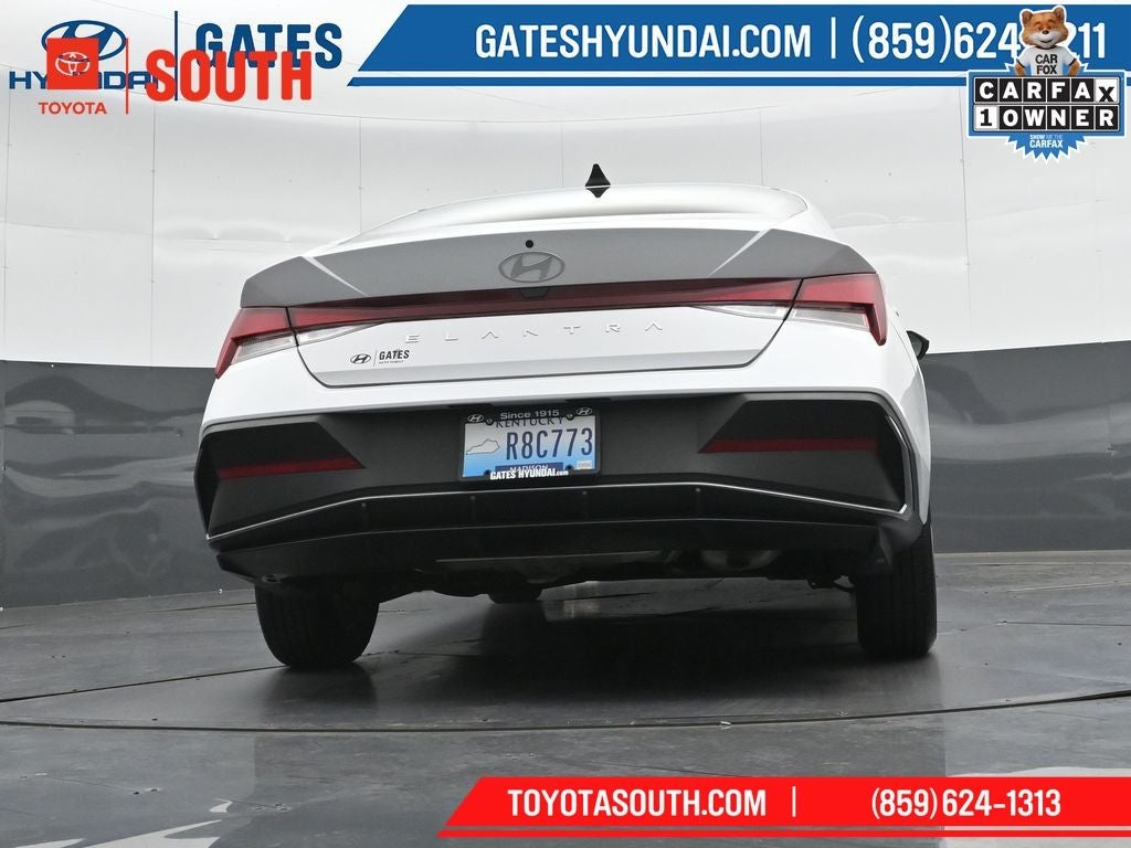 2025 Hyundai ELANTRA SE