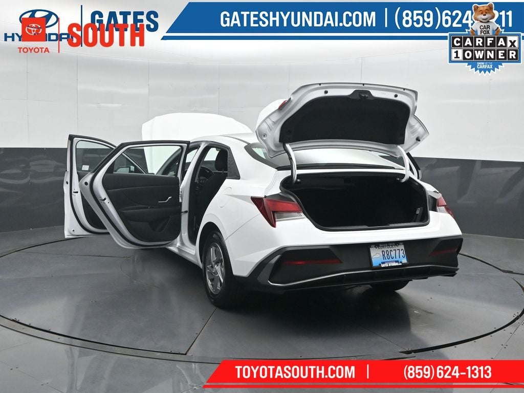 2025 Hyundai ELANTRA SE