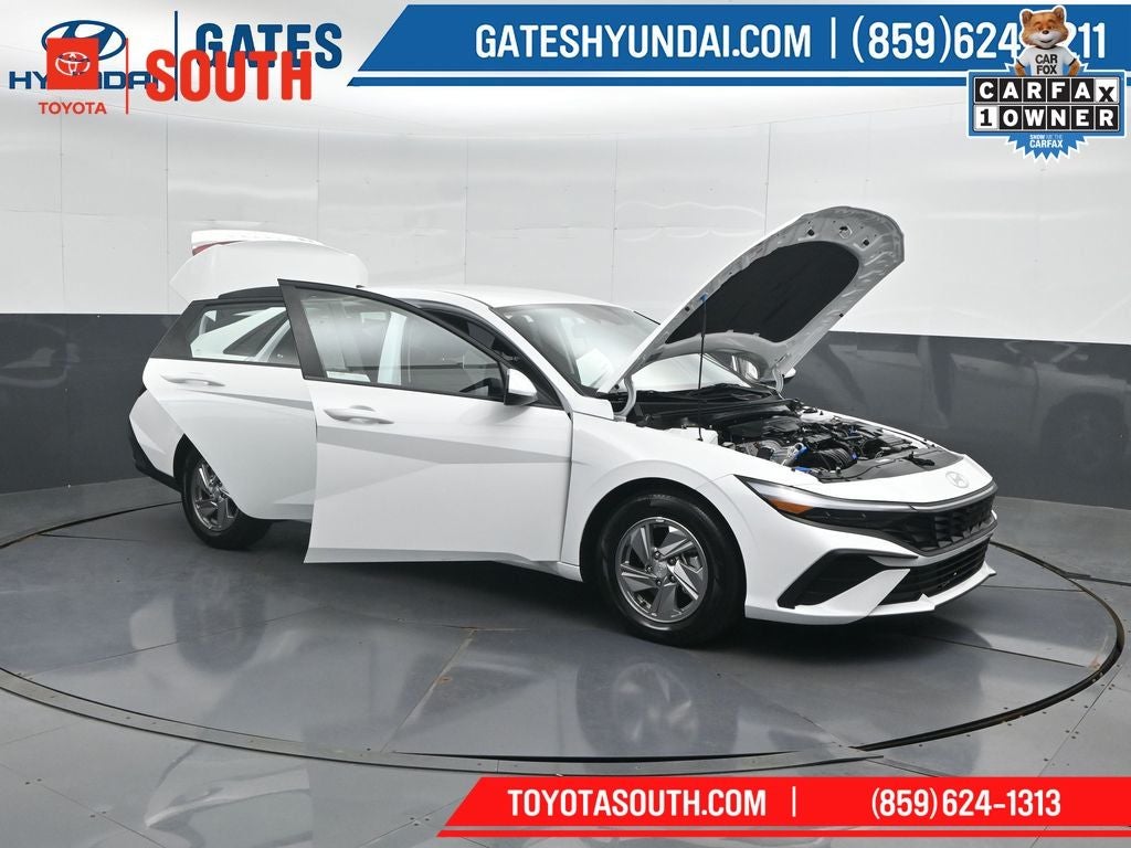 2025 Hyundai ELANTRA SE