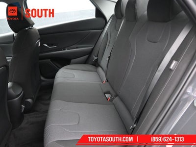 2025 Hyundai ELANTRA SE