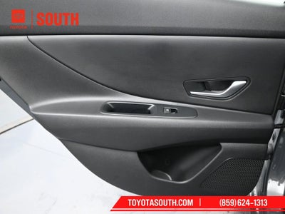 2025 Hyundai ELANTRA SE