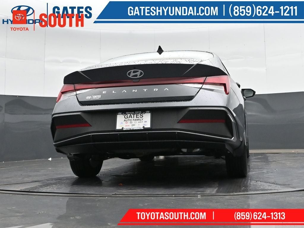 2025 Hyundai ELANTRA SE