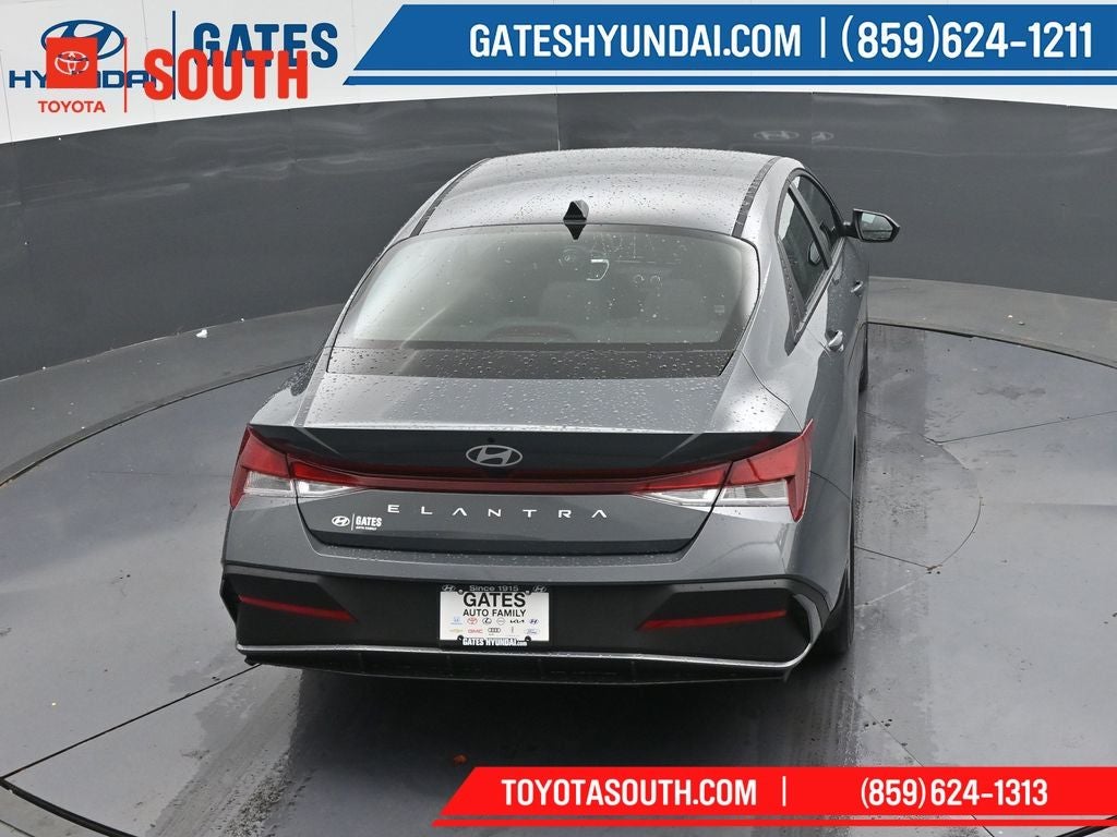 2025 Hyundai ELANTRA SE