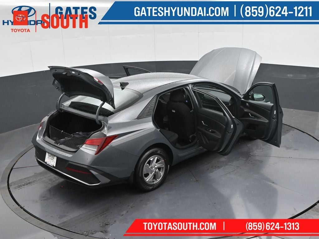 2025 Hyundai ELANTRA SE