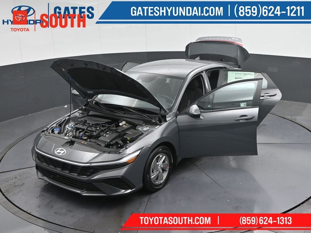 2025 Hyundai ELANTRA SE