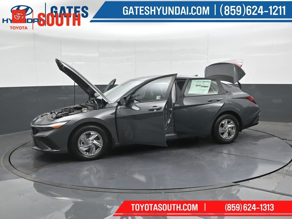 2025 Hyundai ELANTRA SE