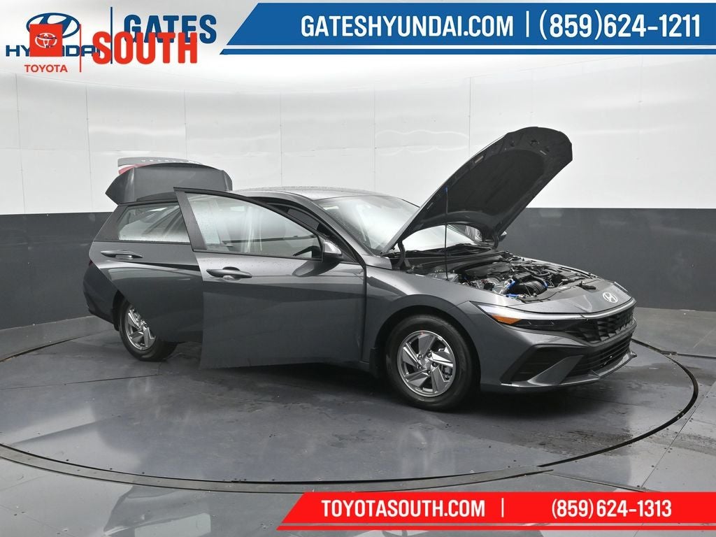 2025 Hyundai ELANTRA SE