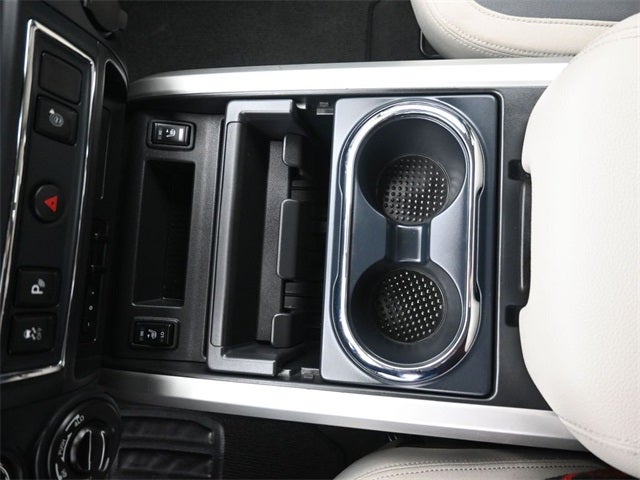 2024 Nissan Titan SV Convenience & Utility Package