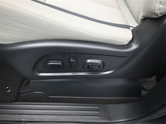 2024 Nissan Titan SV Convenience & Utility Package