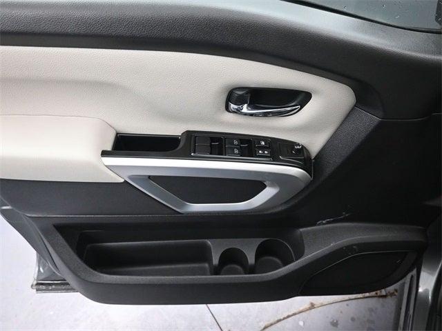 2024 Nissan Titan SV Convenience & Utility Package
