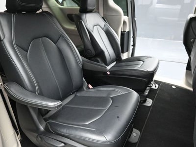 2024 Chrysler Pacifica Hybrid Select