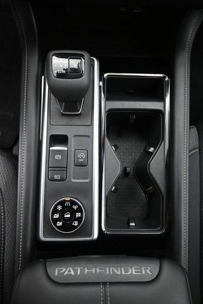 2023 Nissan Pathfinder SV